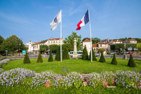 Drapeau français et drapeau de Bry-sur-Marne