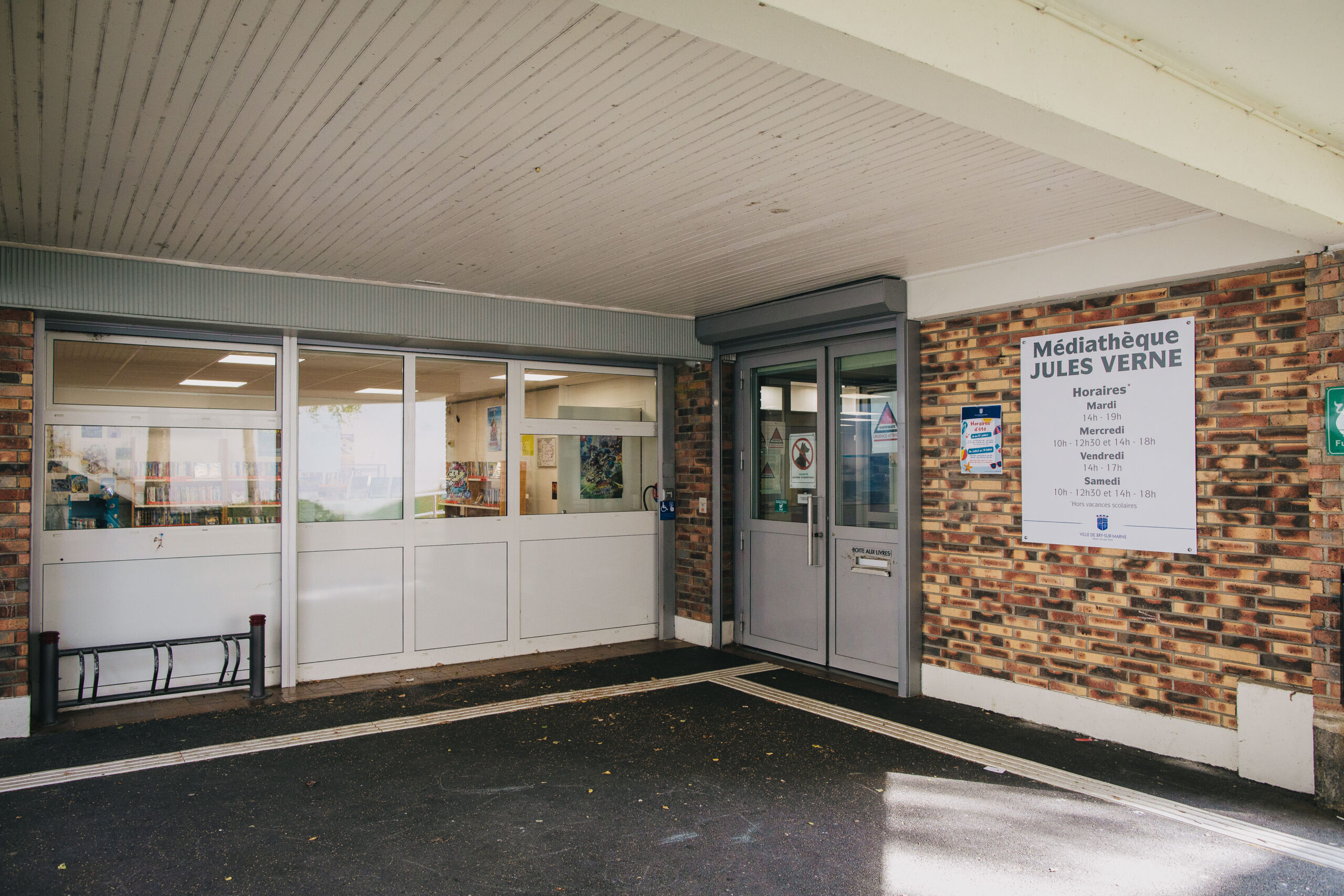 Entrée médiathèque Jules Verne