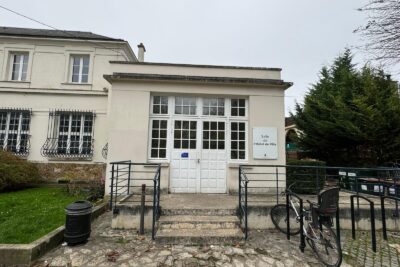 Entrée salle de l'Hôtel de Ville - Agrandir l'image 1 sur 5, fenêtre modale