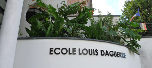 "Ecole Louis Daguerre" inscrit sur un mur