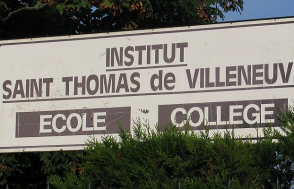 Panneau "Institut Saint Thomas de Villeneuve"