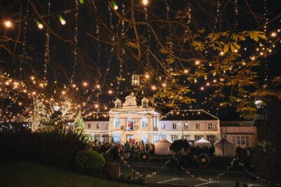 Illuminations devant l'Hôtel de Ville - Agrandir l'image 11 sur 21, fenêtre modale