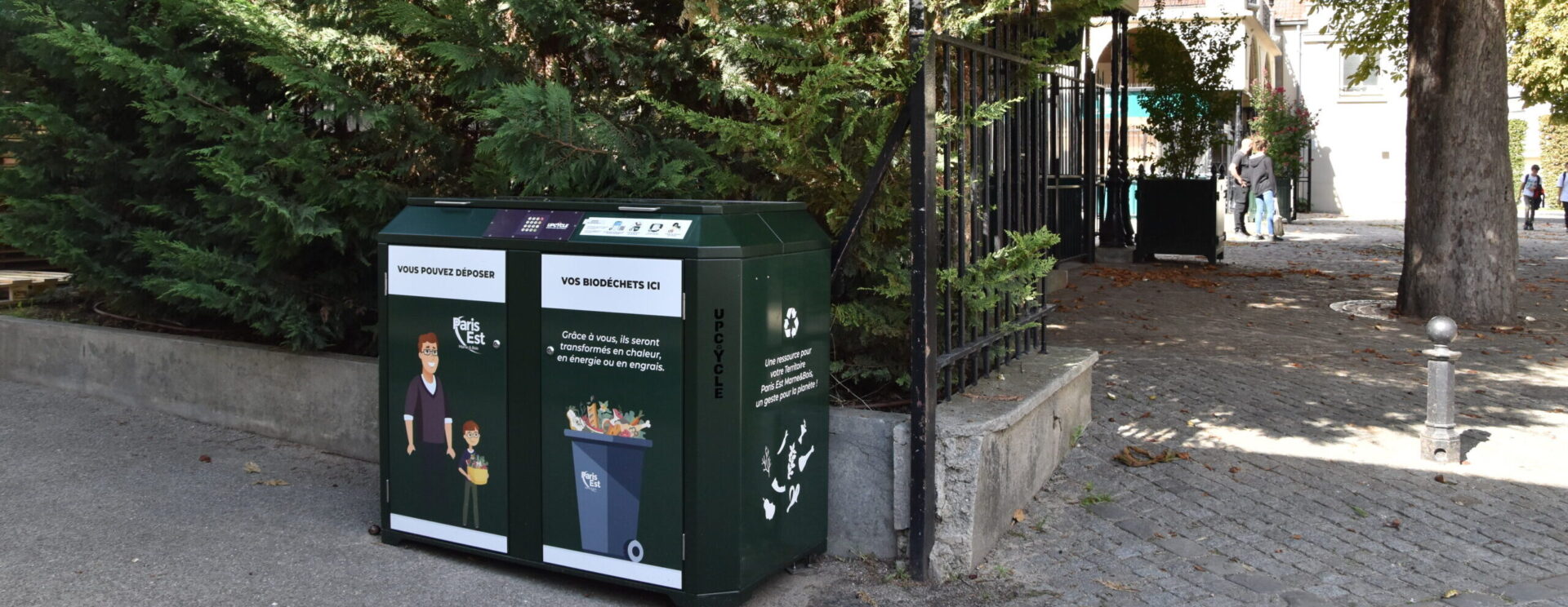 Poubelles dans une rue