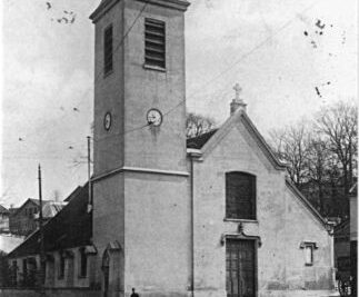 Eglise avec un clocher, photographie en noir et blanc - Agrandir l'image 2 sur 3, fenêtre modale