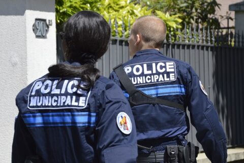 Deux policiers municipaux