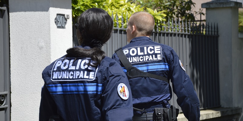 Deux policiers municipaux