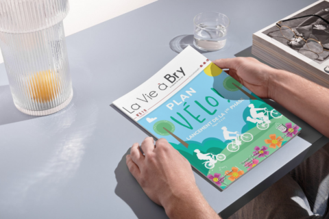 Magazine La Vie à Bry sur une table