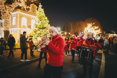 Fanfare dans la rue - Agrandir l'image 13 sur 24, fenêtre modale