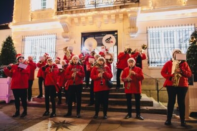 Fanfare devant l'Hôtel de Ville - Agrandir l'image 23 sur 24, fenêtre modale
