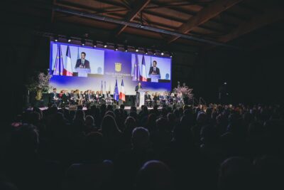 Salle remplie de personnes  - Agrandir l'image 4 sur 20, fenêtre modale
