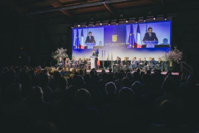 Salle remplie de personnes  - Agrandir l'image 7 sur 20, fenêtre modale