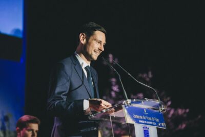 Monsieur le Maire devant un pupitre  - Agrandir l'image 1 sur 20, fenêtre modale