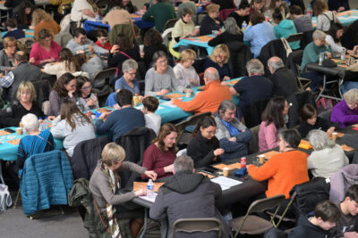 Personnes qui jouent au loto - Agrandir l'image 7 sur 15, fenêtre modale
