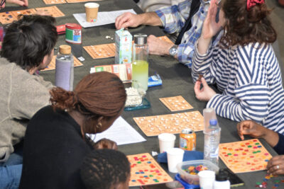 Personnes qui jouent au loto - Agrandir l'image 8 sur 15, fenêtre modale