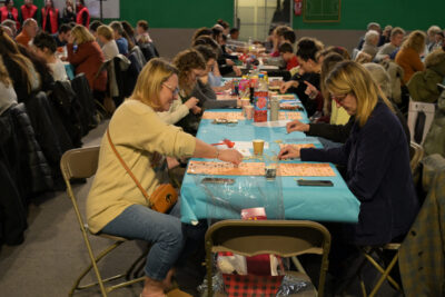 Personnes qui jouent au loto - Agrandir l'image 12 sur 15, fenêtre modale