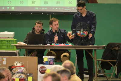 Personnes qui animent un loto - Agrandir l'image 13 sur 15, fenêtre modale