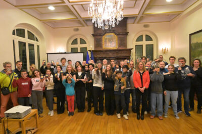 Présentation de groupe de l'ensemble des personnes  - Agrandir l'image 16 sur 18, fenêtre modale