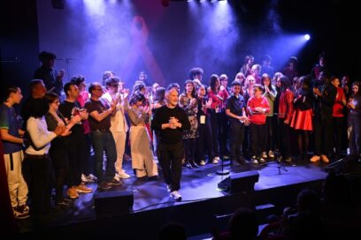 Scène du théâtre de Bry pendant la soirée du Sidaction - Agrandir l'image, fenêtre modale
