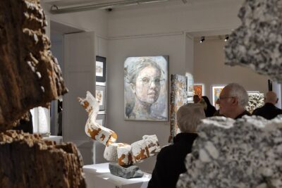 Peintures de l'artiste Eric Javiol et sculptures de l'artiste Kazik Gasior - Agrandir l'image 6 sur 10, fenêtre modale